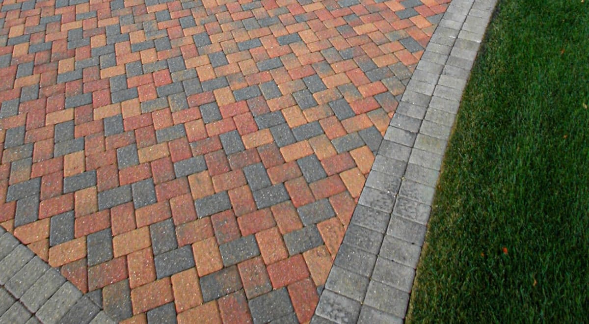 Unilock Carefree Lawn Center